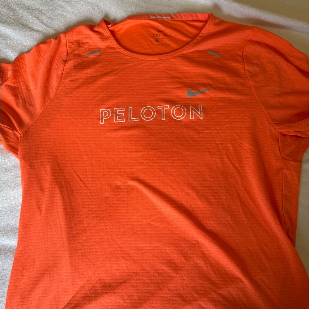 Nike Men's Orange Short Sleeve Tee